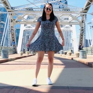 Blue daisy dress size small